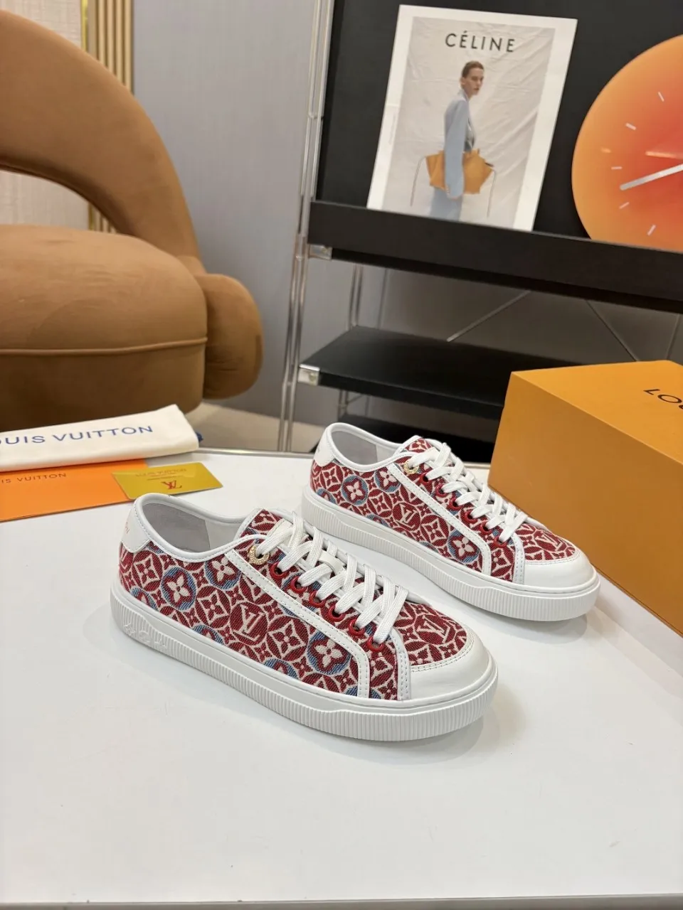 p580🐮🐮 LV couple skate shoes｜Classic jacquard, the ultimate code for a sweet outing! 👫** This pair of shoes is Louis Vuitton's love letter to fashionistas💌 - **classic presbyopic skate shoes**, the perfect choice for couples to go out on the street!  🔸 **Luxury details are a must-have**: Jacquard fabric  🔸 **So comfortable that you don’t want to take it off**: The sheepskin lining is skin-friendly and breathable, warm in autumn and winter without stuffing your feet, refreshing in spring and summer without being sticky, and you can wear it with a high-end feel in all seasons!  🔸 **Steady sense of security**: Non-slip rubber outsole, perfect grip, accompanying you through romantic streets.  **💑 Couple outfit inspiration**: ▪️ For boys, pair with leggings + baseball cap for a trendy street look!  ▪️ Girls can wear short skirts or shark pants, and the sweet and cool style is easy to choose~ **#Louis Vuitton #couple shoes #presbyopia classic** **👉 Click to collect and become the most fashionable CP in the circle of friends with him! ** Fabric: Imported cowhide/classic jacquard fabric Lining: Sheepskin lining Sole: Original rubber sole Size: Women’s size 35-42 (40/41/42 customized) Men’s size 39-45 (39.45 customized)
